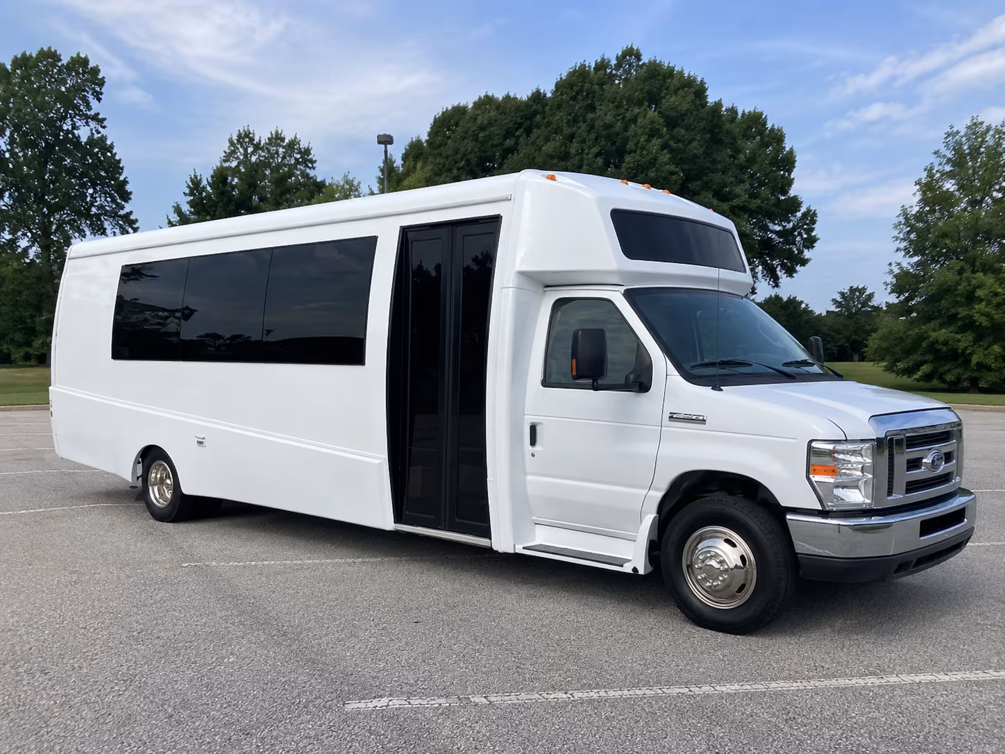 independence 18 passenger party bus