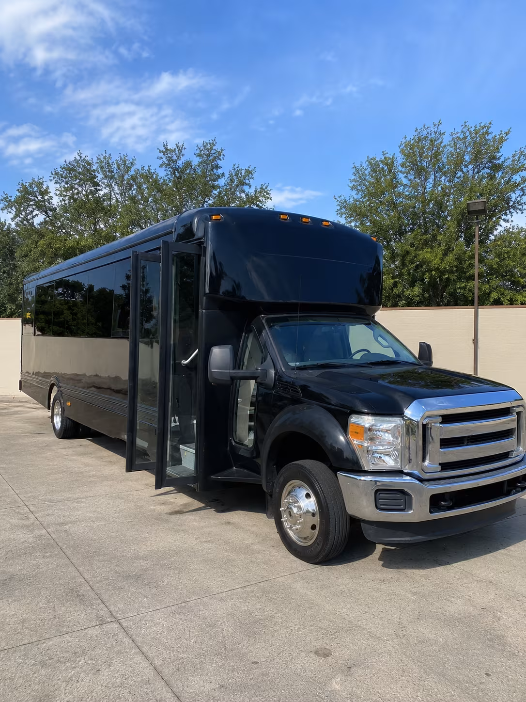 independence 20 passenger party bus