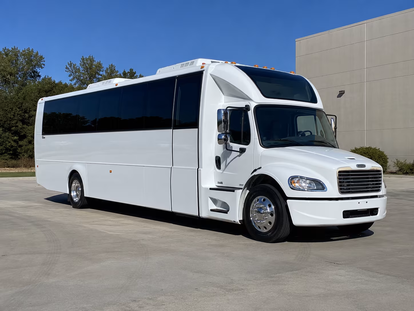 independence 28 passenger party bus