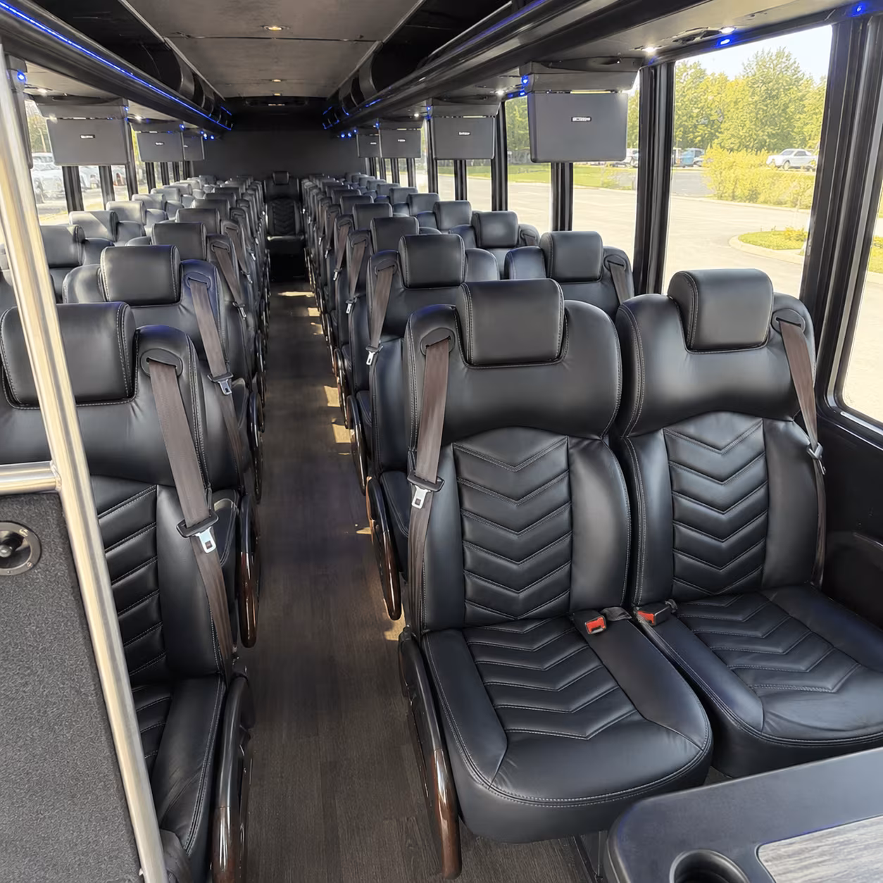 minibus rentals for small group wine tours around jackson county